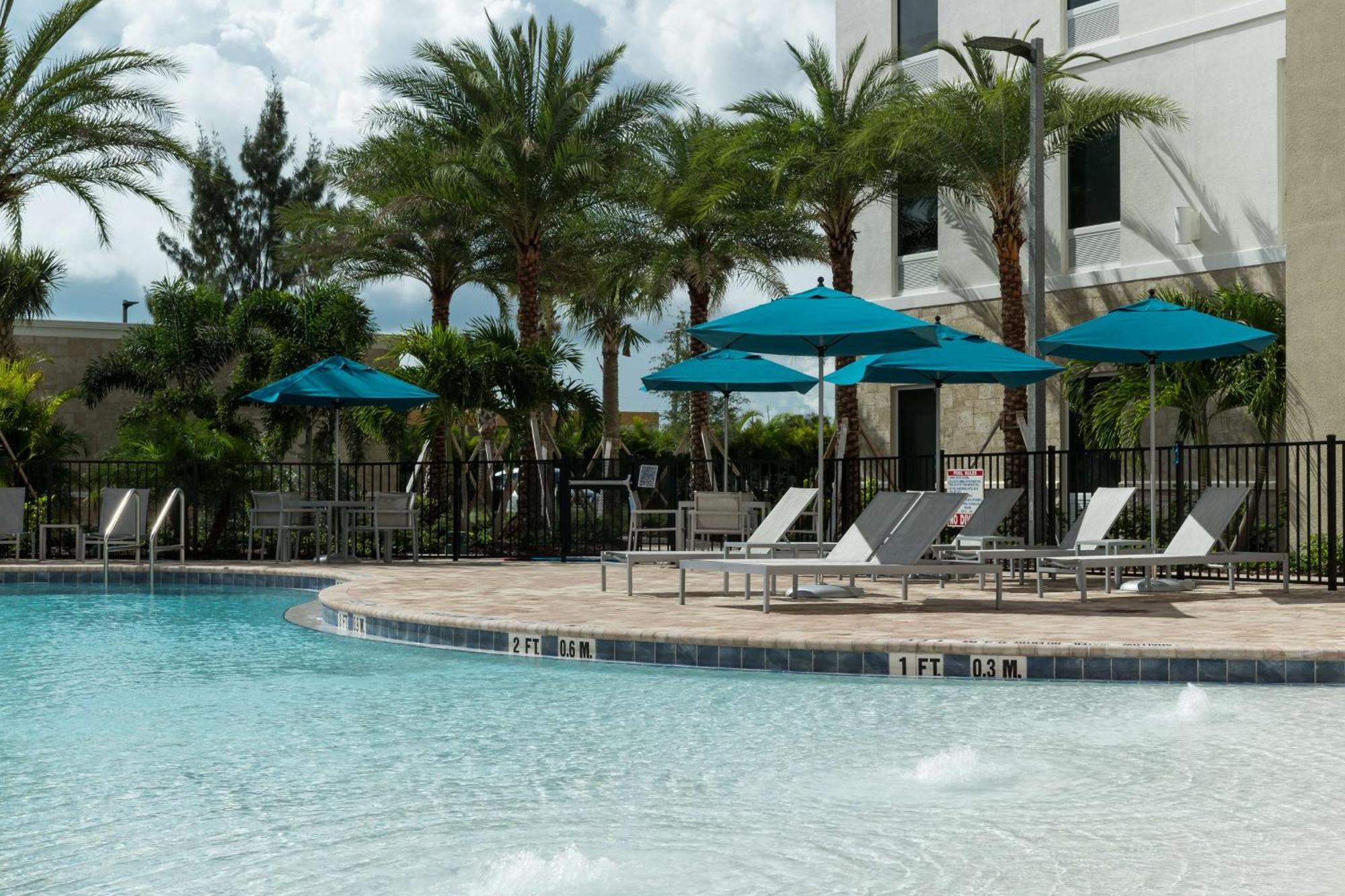 Home2 Suites By Hilton Cape Canaveral Cruise Port ภายนอก รูปภาพ